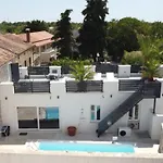 Πανσιόν Galant With Pool & Sauna Maruzini 4*