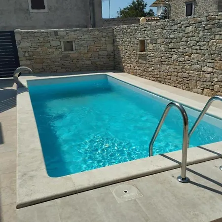 Galant With Pool & Sauna Maruzini 게스트하우스 4*