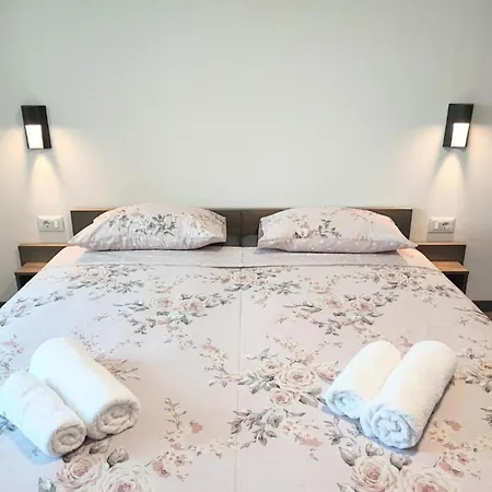 Гостевой дом Galant With Pool & Sauna 4*