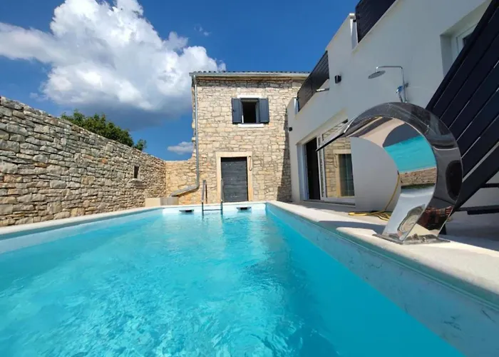 Gostinjska kuća Galant With Pool & Sauna 4*