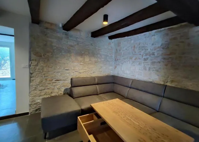 Gostinjska kuća Galant With Pool & Sauna