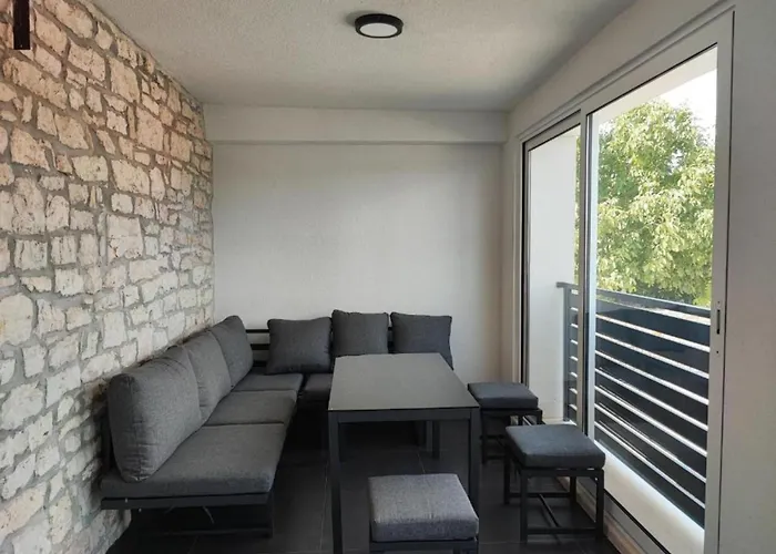 Galant With Pool & Sauna