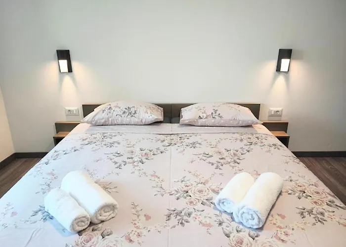 Gostinjska kuća Galant With Pool & Sauna 4*