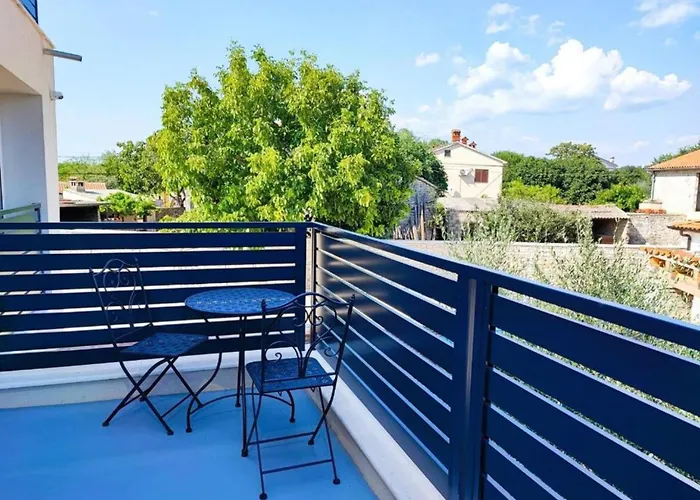 Gostinjska kuća Galant With Pool & Sauna
