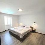 Galant With Pool & Sauna Maruzini Pensionat Kanfanar